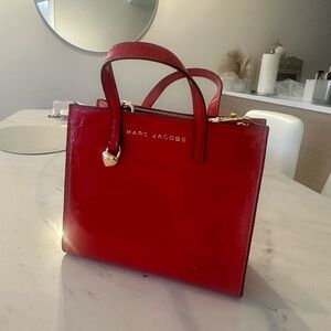 Marc Jacobs The Grind Tote Bag in Glossy Red